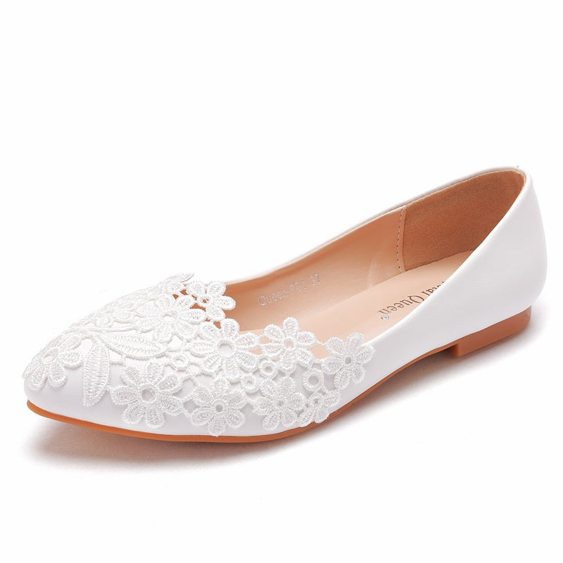 Sapatos baixos casuais brancos com bico fino