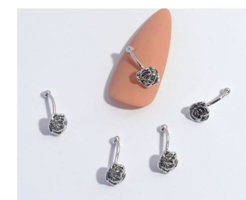 Nagelschmuck Zirkonia-Blume Quastenkette
