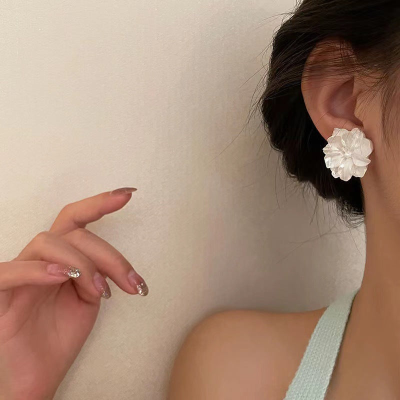 Modische, elegante französische Blumenohrringe für Damen