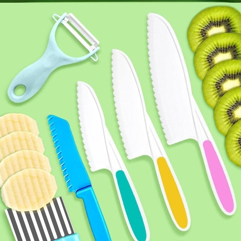 Wave Cutting Board Plastic Fruit Knife Set