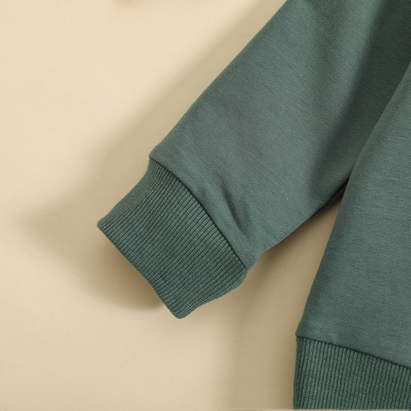 Conjunto de camisola de gola redonda e calças de cor lisa para menino