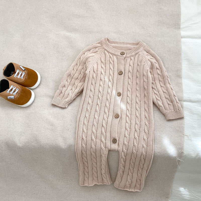 Fato de bebé em malha com torcidos feito à mão