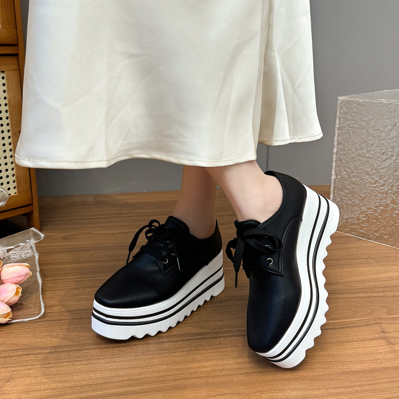 Britische Brogue-Schnürschuhe mit eckiger Kappe und Plateauabsatz