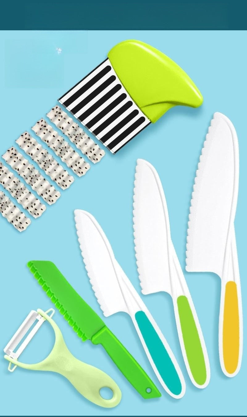 Wave Cutting Board Plastic Fruit Knife Set