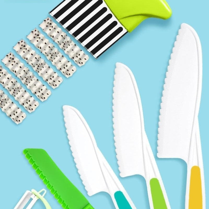 Wave Cutting Board Plastic Fruit Knife Set