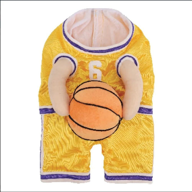 Fato criativo de basquetebol para cão com bola