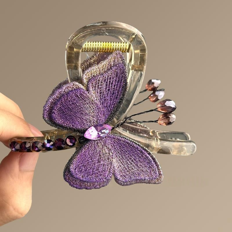 Retro-Haarspange mit besticktem Schmetterling im Half-up-Stil