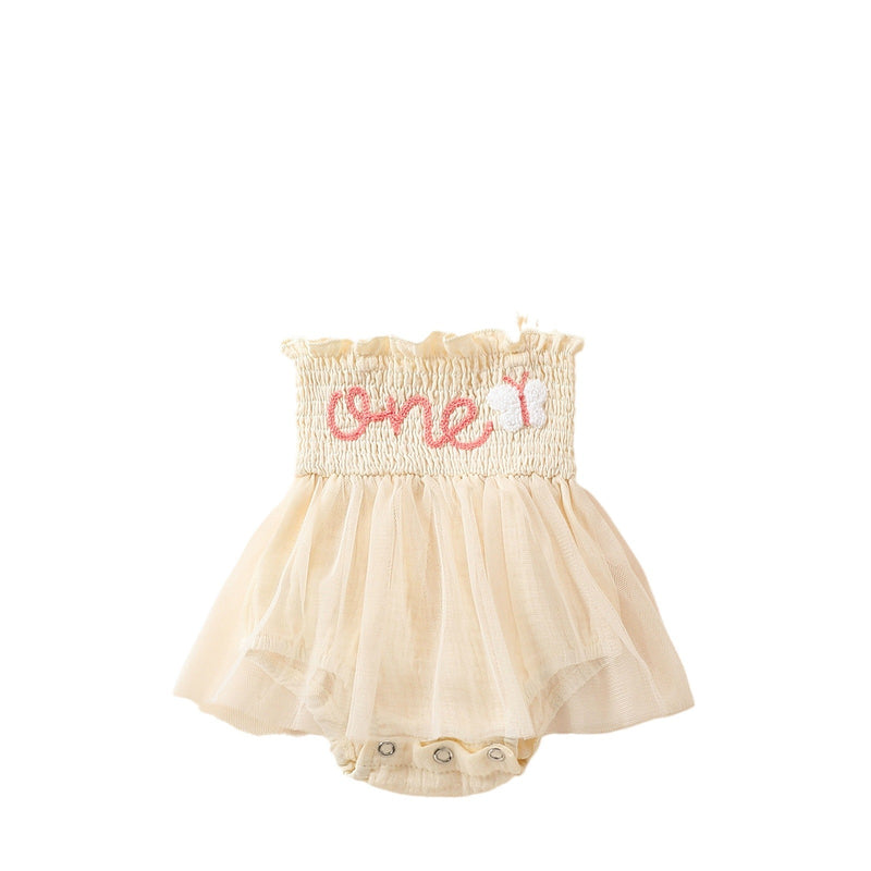Conjunto de duas peças de vestido de alças em rede com bordado de toalha e fita para o cabelo com laço