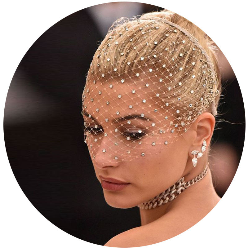 Bandolete de noiva com véu, decoração em rede de diamantes e strass de alta densidade