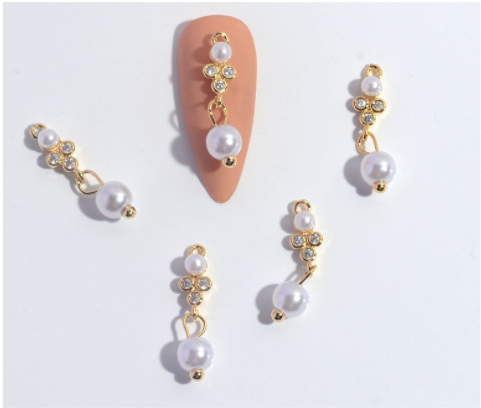 Nagelschmuck Zirkonia-Blume Quastenkette