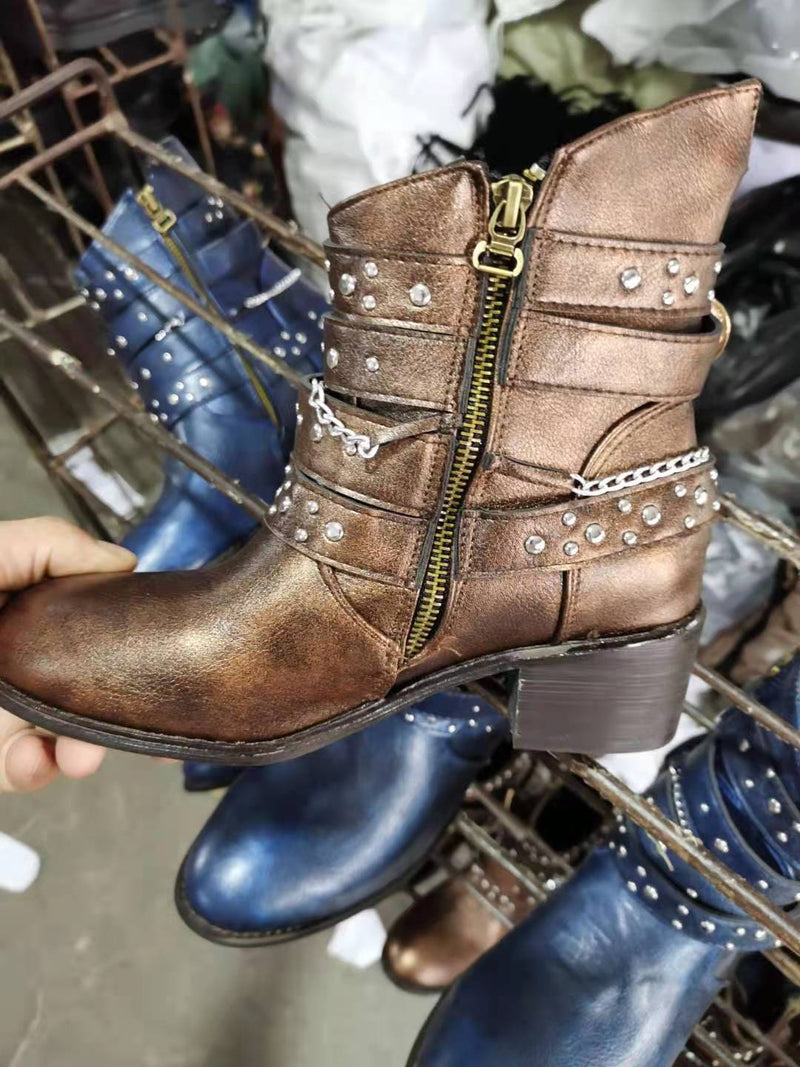 Europäische und amerikanische Stiefeletten mit Nieten in Übergrößen