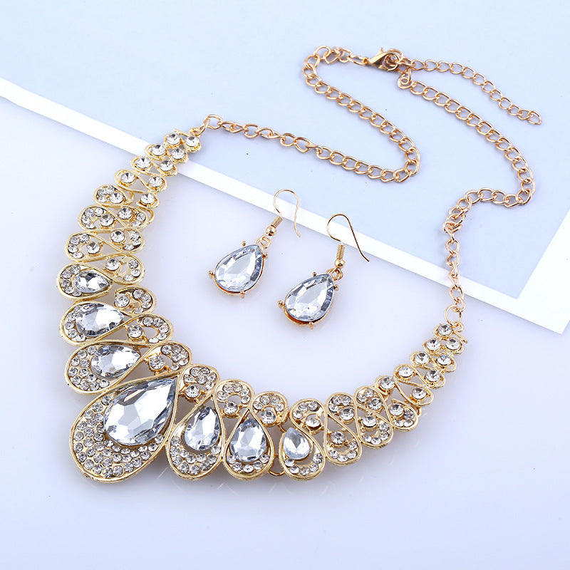 Amerikanisches Modeschmuck-Set: Metall-Halskette und Ohrringe mit Edelstein-Diamant-Anhängern für Bräute
