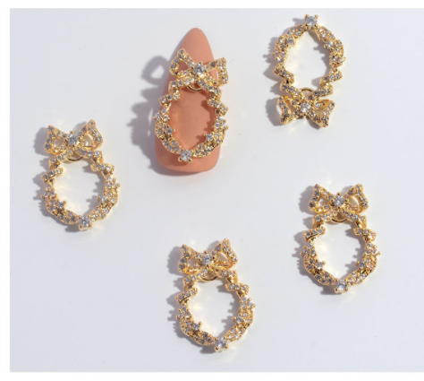 Nagelschmuck Zirkonia-Blume Quastenkette