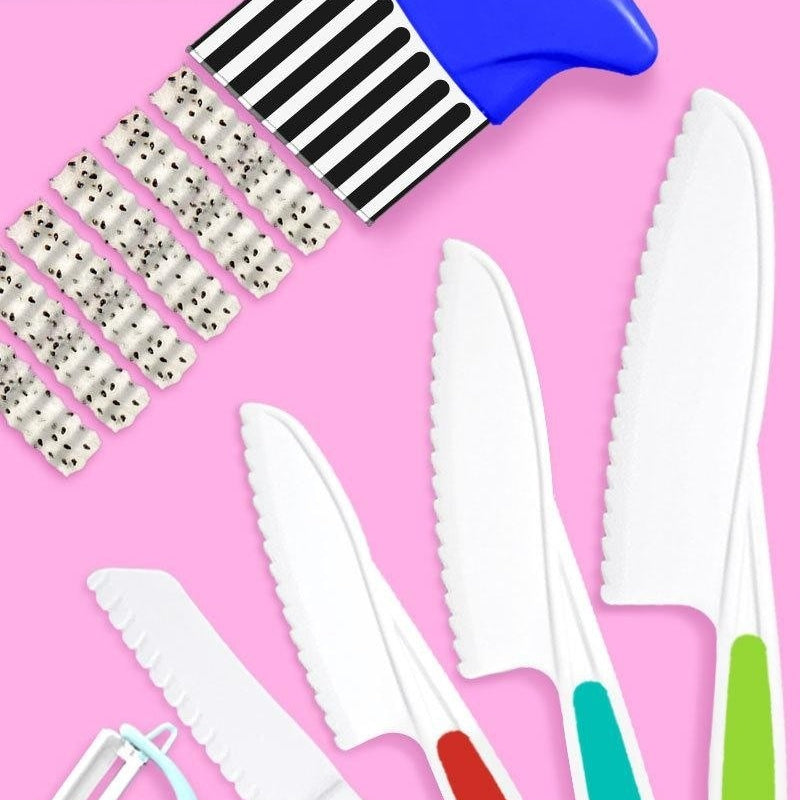Wave Cutting Board Plastic Fruit Knife Set