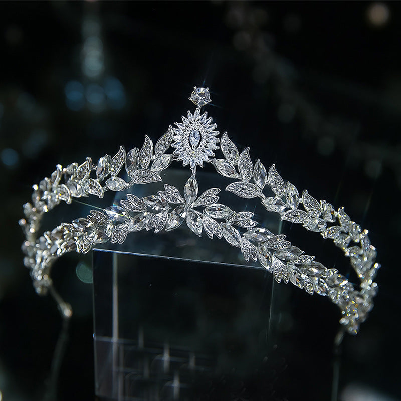 Die neue Kronen-Brauthaarschmuck-Kopfbedeckung mit Kristallen