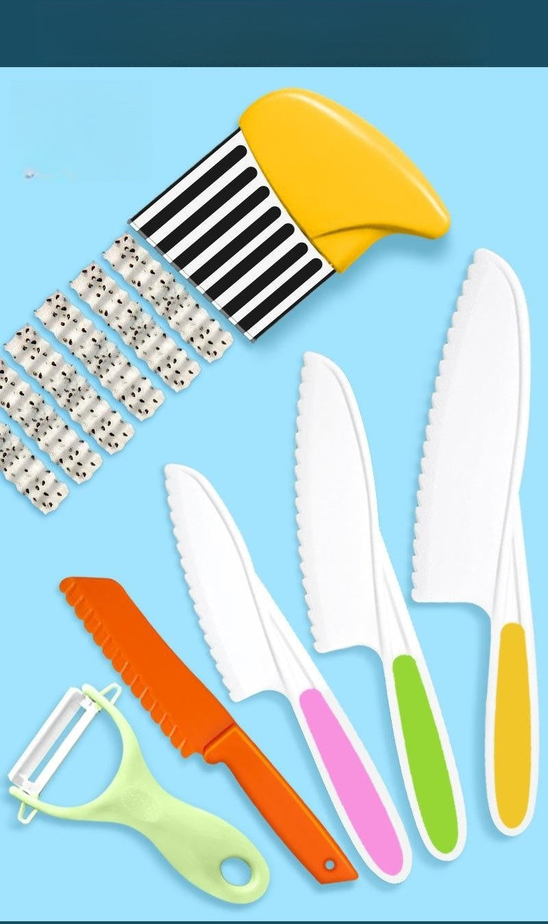 Wave Cutting Board Plastic Fruit Knife Set