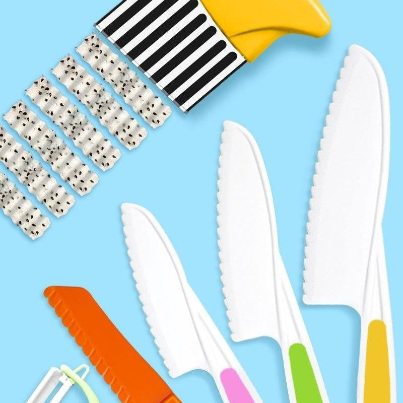 Wave Cutting Board Plastic Fruit Knife Set