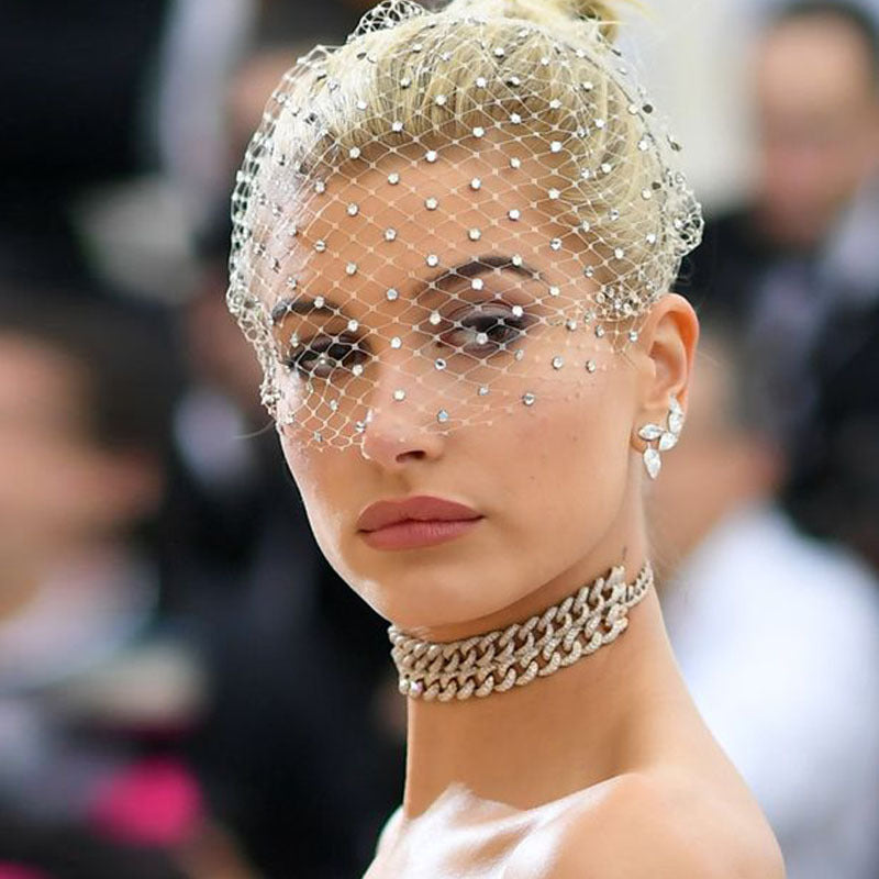 Bandolete de noiva com véu, decoração em rede de diamantes e strass de alta densidade