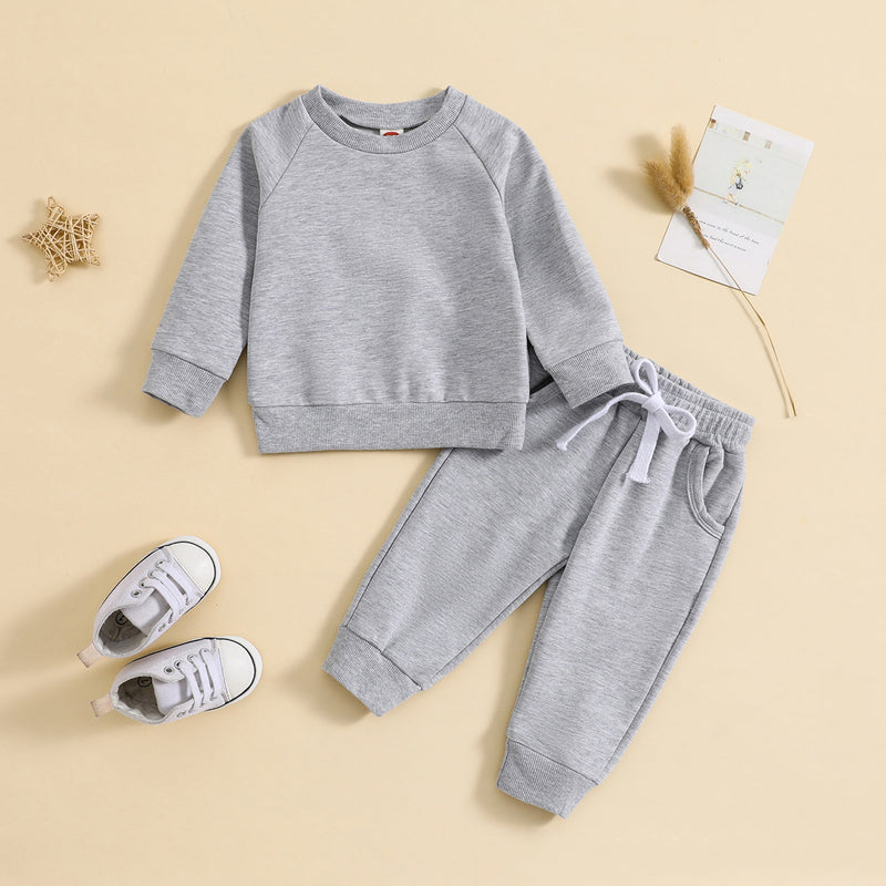 Conjunto de camisola de gola redonda e calças de cor lisa para menino
