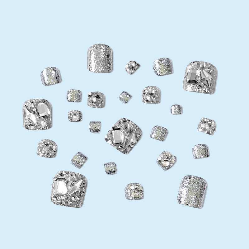 Silberne Zehennägel mit vollem Strassbesatz