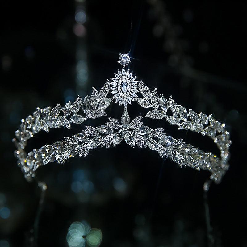 Die neue Kronen-Brauthaarschmuck-Kopfbedeckung mit Kristallen