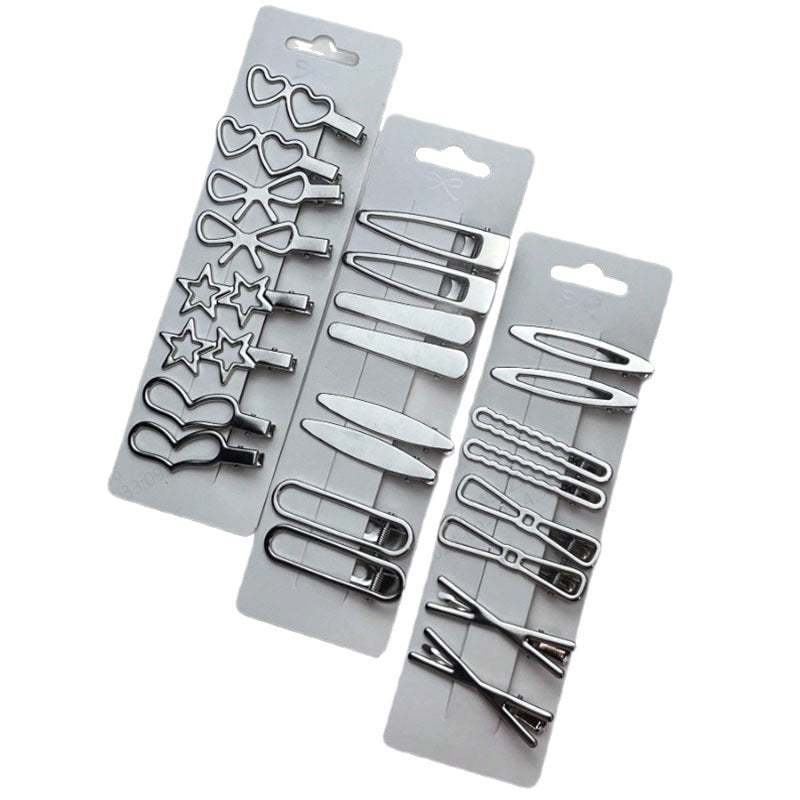 24-teiliges Set im Cold-Style mit herzförmigen Strass-Buchstaben-Entenschnabel-Haarspangen