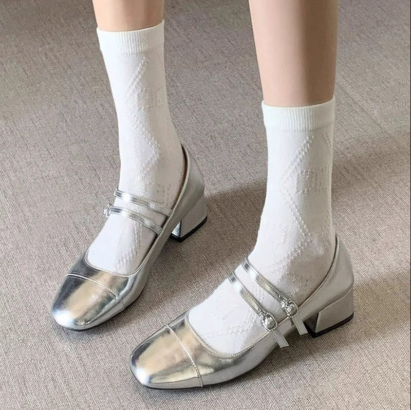 Sapatos femininos de salto alto com fivela quadrada e salto médio