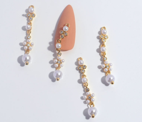 Nagelschmuck Zirkonia-Blume Quastenkette