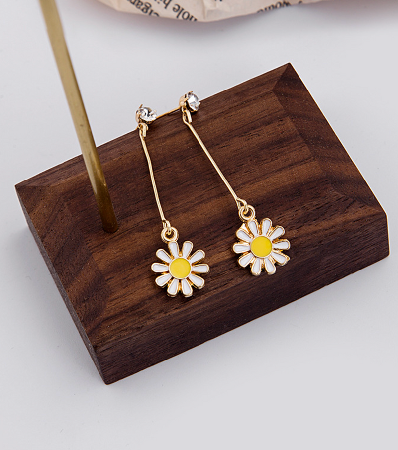 Temperament Little Daisy Earrings Korea Sweet Petal Flower Earrings
