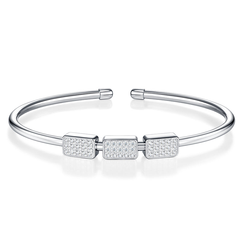 A Luxurious And Fashionable Minimalist Jewelry Bracelet Featuring Top-quality Moissanite, Made Of S925 Silver Electroplated With Platinum.