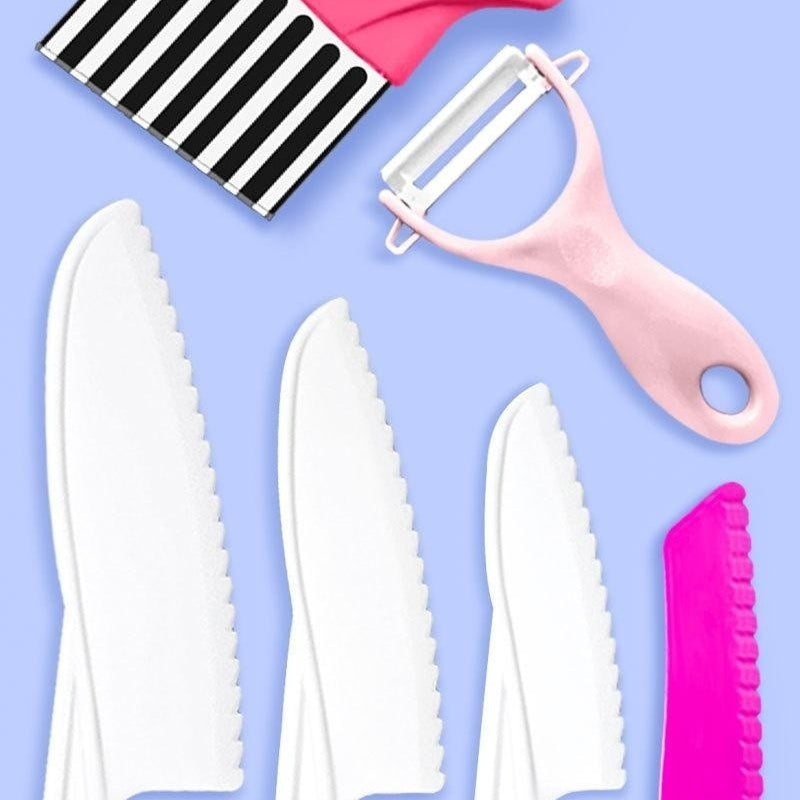 Wave Cutting Board Plastic Fruit Knife Set