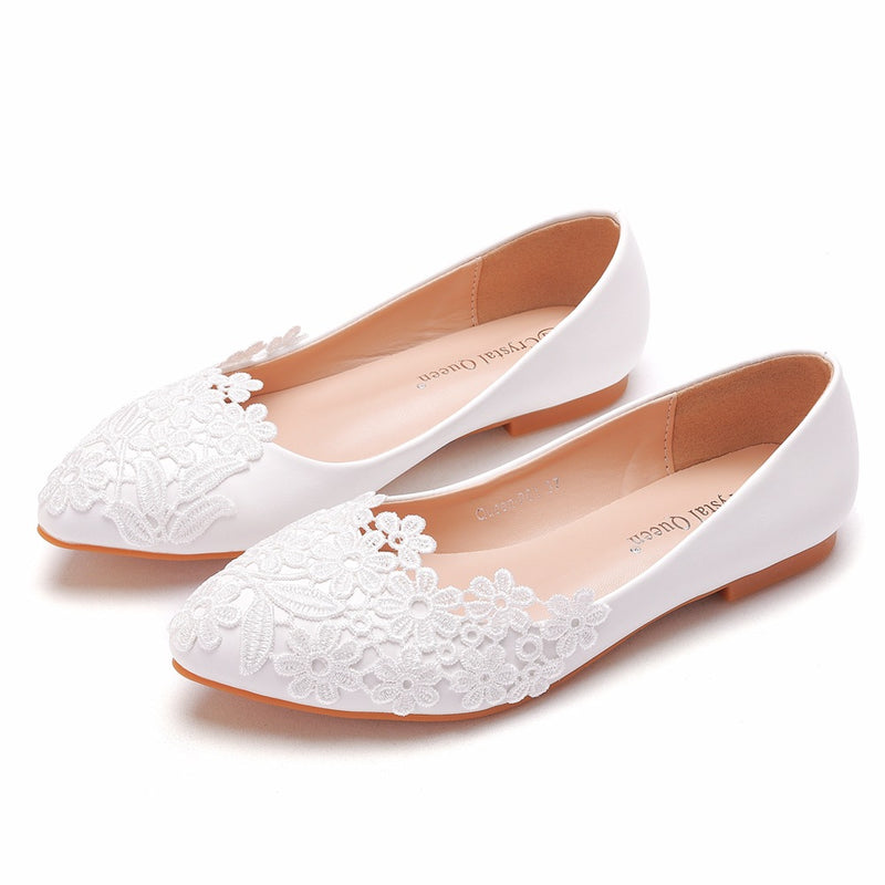 Sapatos baixos casuais brancos com bico fino