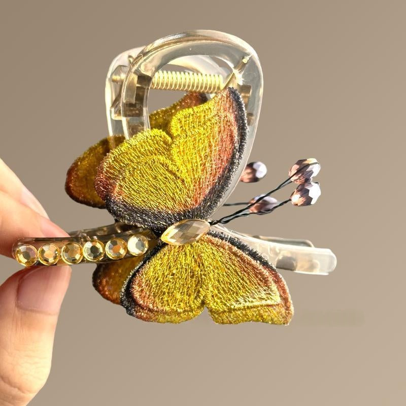 Retro-Haarspange mit besticktem Schmetterling im Half-up-Stil