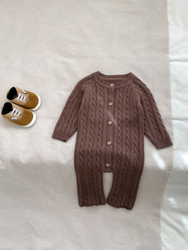 Fato de bebé em malha com torcidos feito à mão