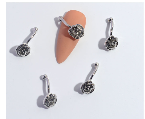 Nagelschmuck Zirkonia-Blume Quastenkette