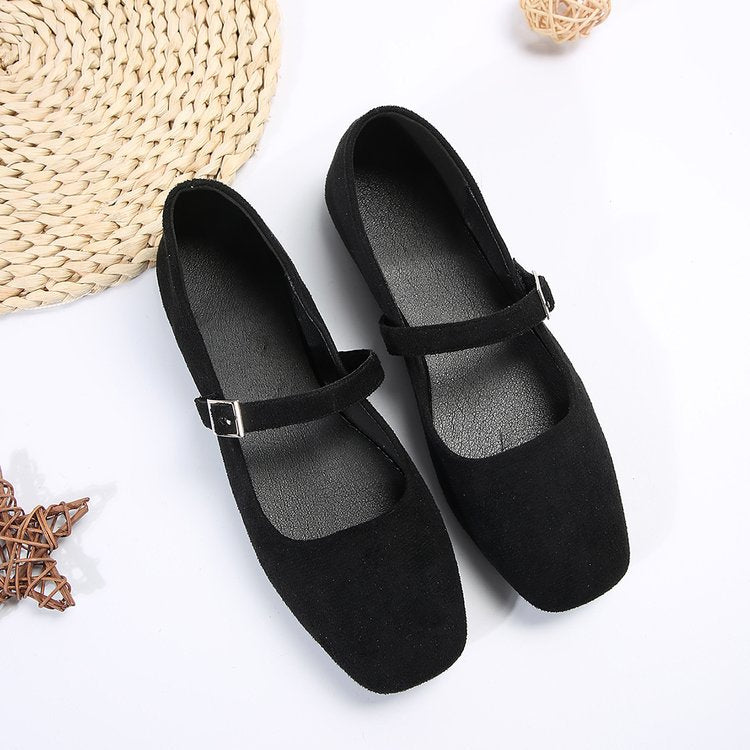 Sapatos femininos bordados de salto baixo e corte baixo