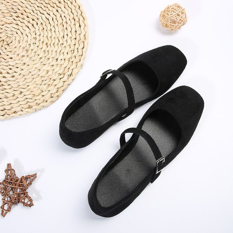 Sapatos femininos bordados de salto baixo e corte baixo