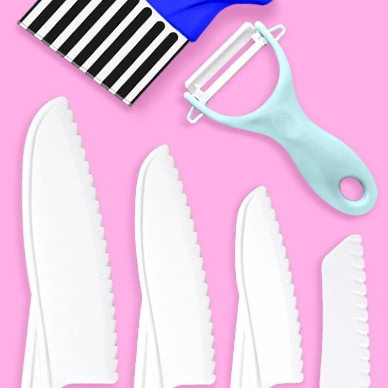 Wave Cutting Board Plastic Fruit Knife Set