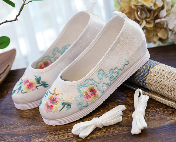 Frühlings- und Herbst-Antik-Studenten-Stickbaumwollschuhe