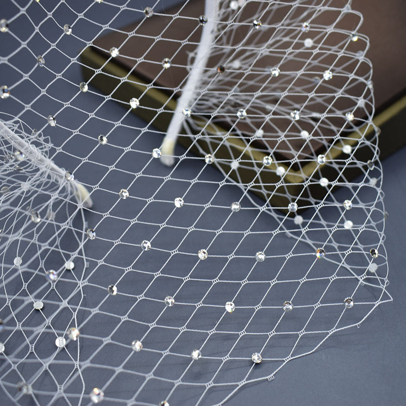 Bandolete de noiva com véu, decoração em rede de diamantes e strass de alta densidade