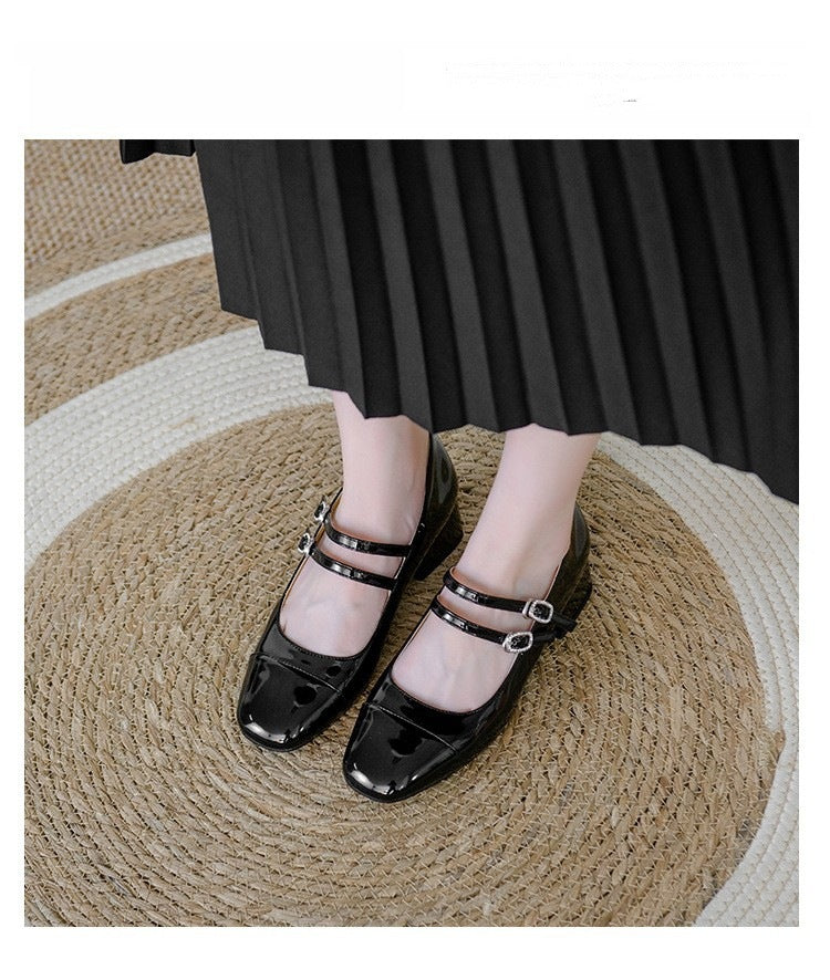 Sapatos femininos de salto alto com fivela quadrada e salto médio
