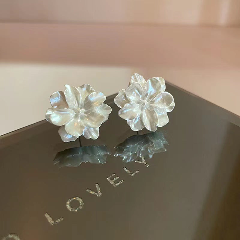 Modische, elegante französische Blumenohrringe für Damen
