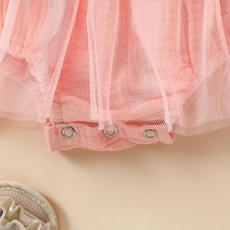 Conjunto de duas peças de vestido de alças em rede com bordado de toalha e fita para o cabelo com laço