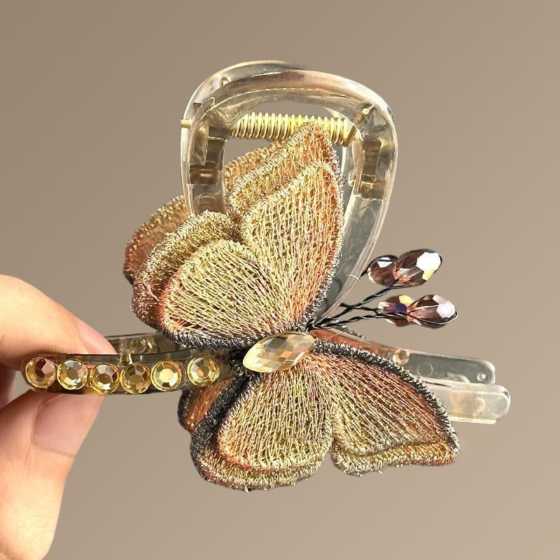 Retro-Haarspange mit besticktem Schmetterling im Half-up-Stil