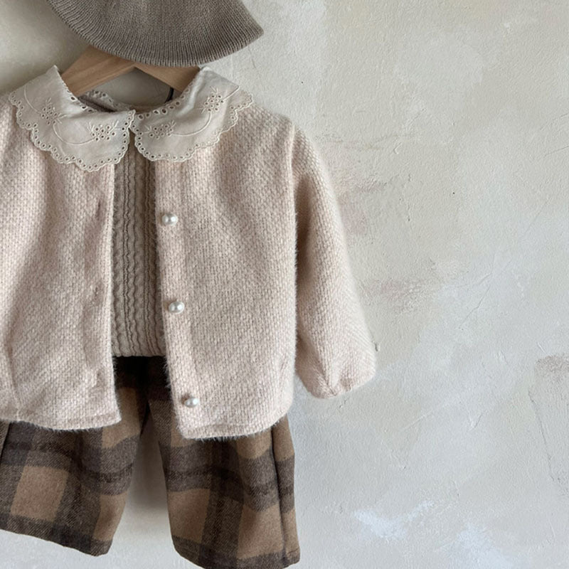 Top de gola de renda em algodão cardado para bebé menina