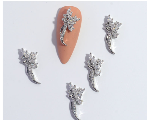 Nagelschmuck Zirkonia-Blume Quastenkette