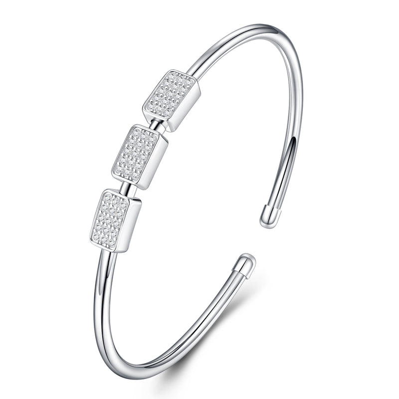 A Luxurious And Fashionable Minimalist Jewelry Bracelet Featuring Top-quality Moissanite, Made Of S925 Silver Electroplated With Platinum.