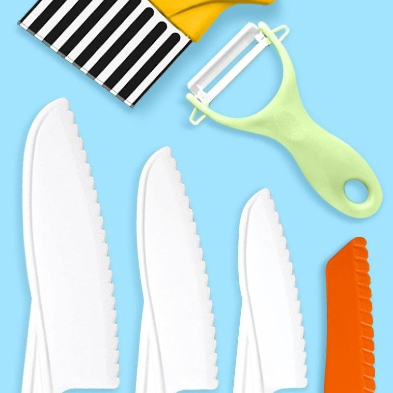 Wave Cutting Board Plastic Fruit Knife Set