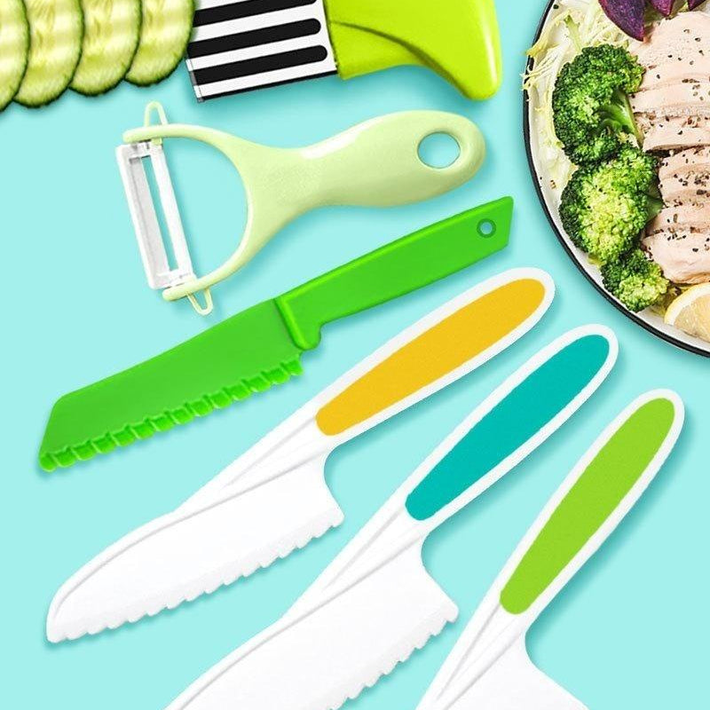 Wave Cutting Board Plastic Fruit Knife Set