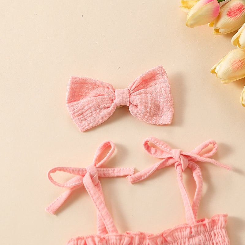 Conjunto de duas peças de vestido de alças em rede com bordado de toalha e fita para o cabelo com laço
